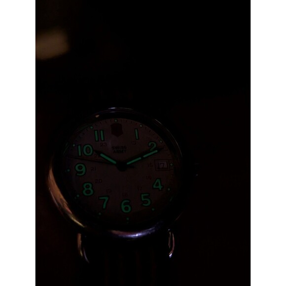 Vintage Victorinox Swiss Army Cavalry Field Watch - New Battery & NATO Strap main image 9